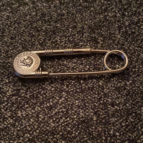 Versace Jewelry - - Brooch - Versace Safety Pin Lion Head silver Brooch
